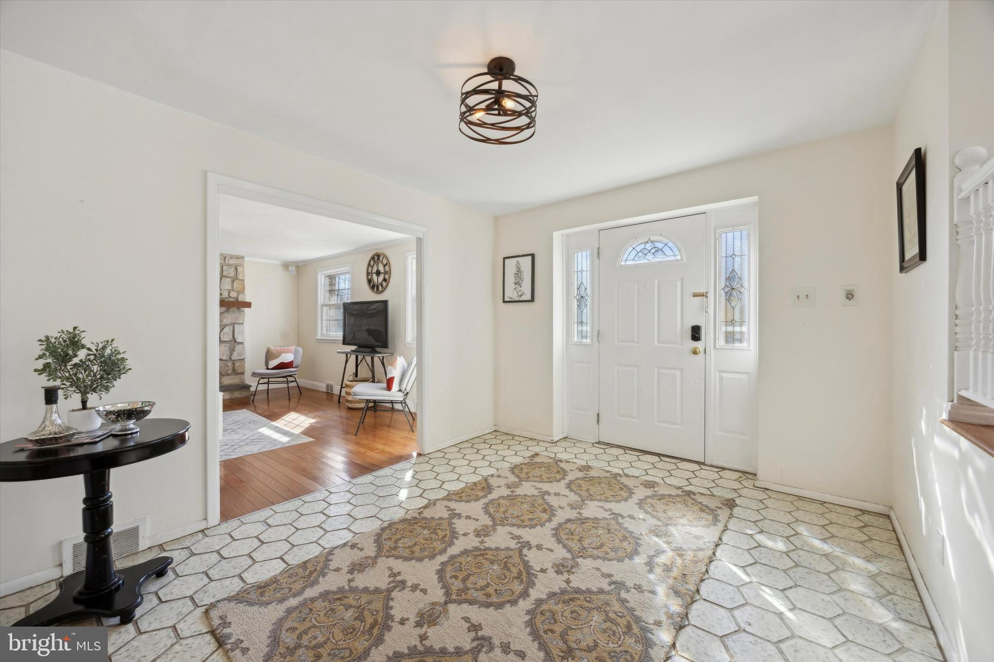 202 Knoll Road Wallingford, PA 19086 - Photo 2 of 53