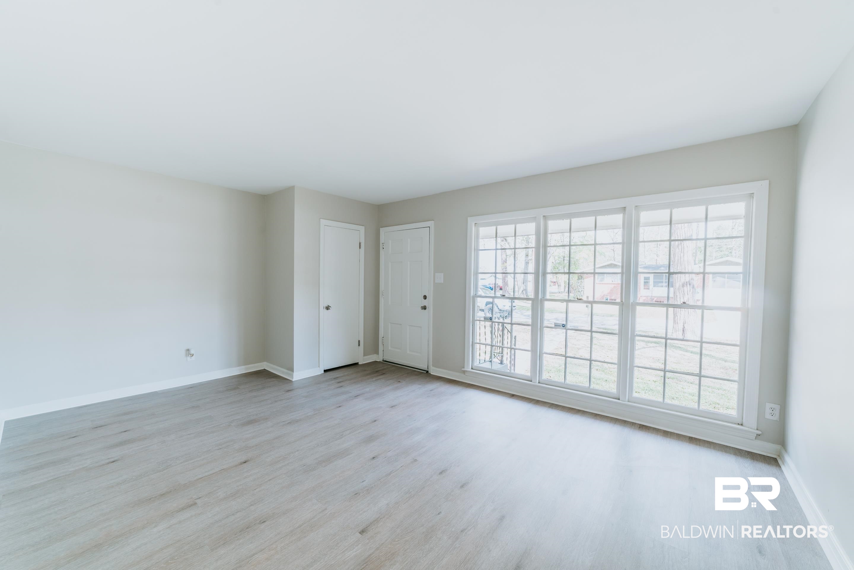 2563 Courtney Street Mobile, AL 36606 - Photo 8 of 44