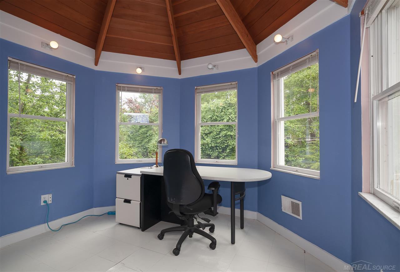 1311 Bishop Road Grosse Pointe, MI 48230 - Photo 34 of 40 31393205-33.JPG