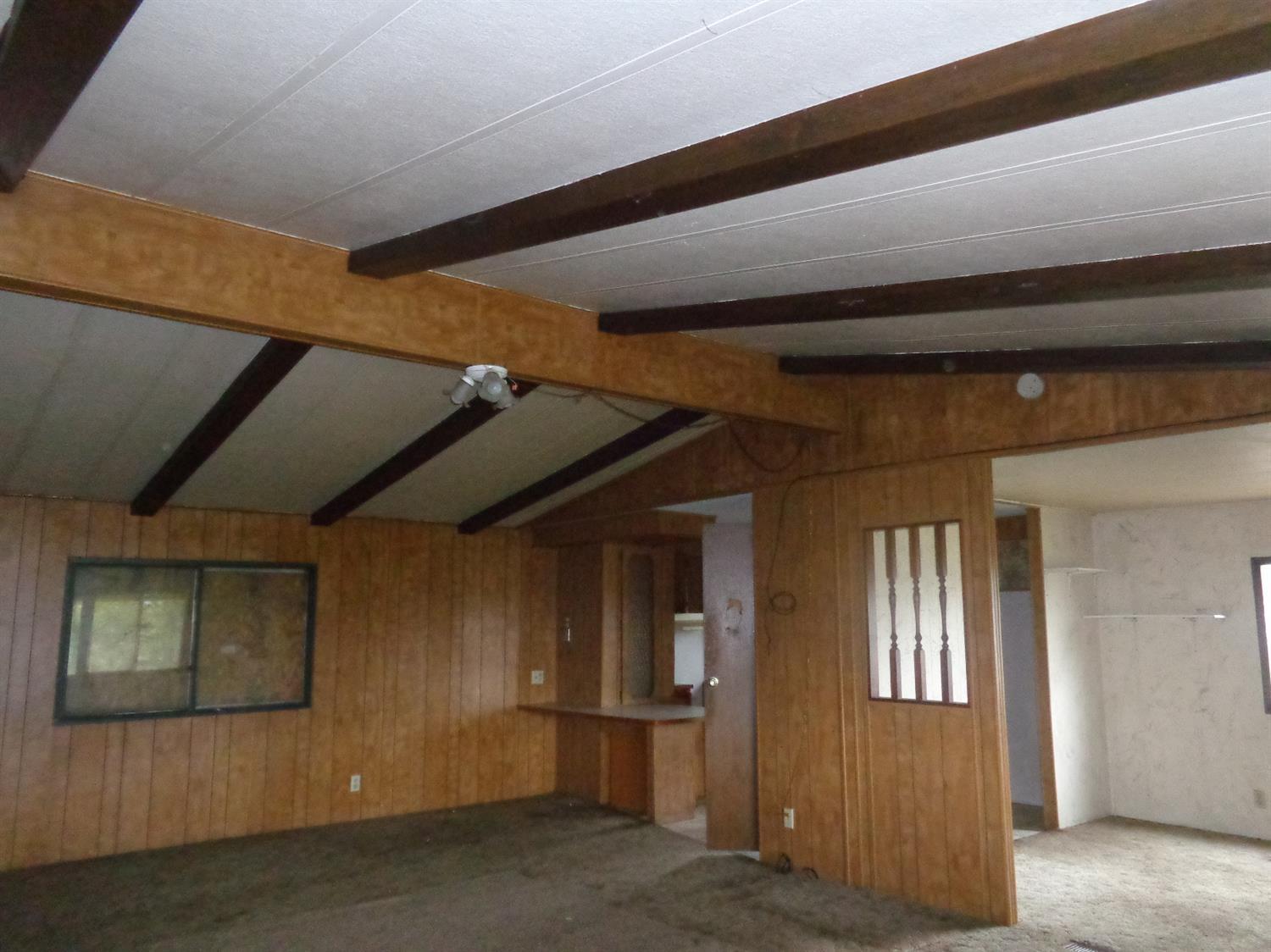 8213 Blackwell Road Central Point, OR 97502 - Photo 5 of 15