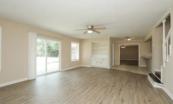 $2,550 | 6406 Ashton Street, Houston, TX 77091