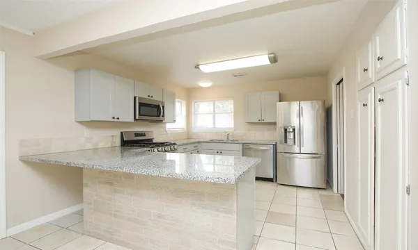 $2,550 | 6406 Ashton Street, Houston, TX 77091