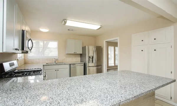 $2,550 | 6406 Ashton Street, Houston, TX 77091