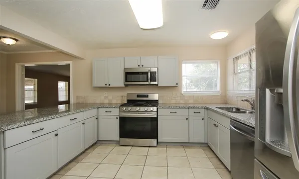 $2,550 | 6406 Ashton Street, Houston, TX 77091