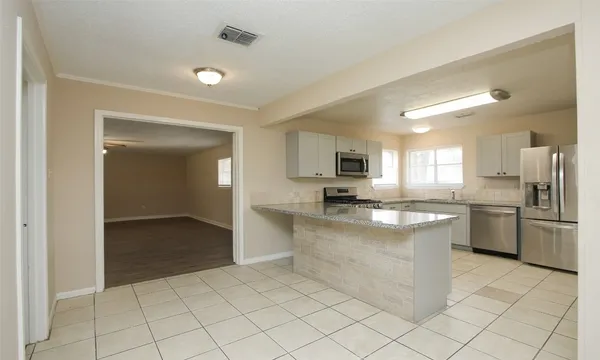 $2,550 | 6406 Ashton Street, Houston, TX 77091