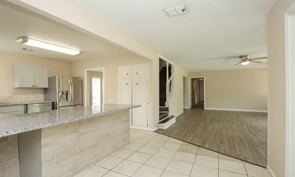 $2,550 | 6406 Ashton Street, Houston, TX 77091