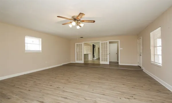 $2,550 | 6406 Ashton Street, Houston, TX 77091