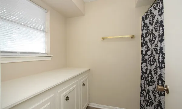 $2,550 | 6406 Ashton Street, Houston, TX 77091