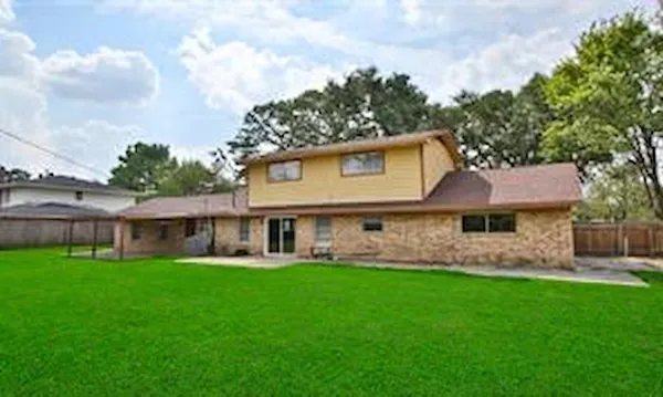 $2,550 | 6406 Ashton Street, Houston, TX 77091