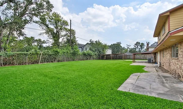 $2,550 | 6406 Ashton Street, Houston, TX 77091