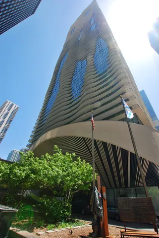 $1,195,000 | 225 North Columbus Drive, Unit 5905, Chicago, IL 60601