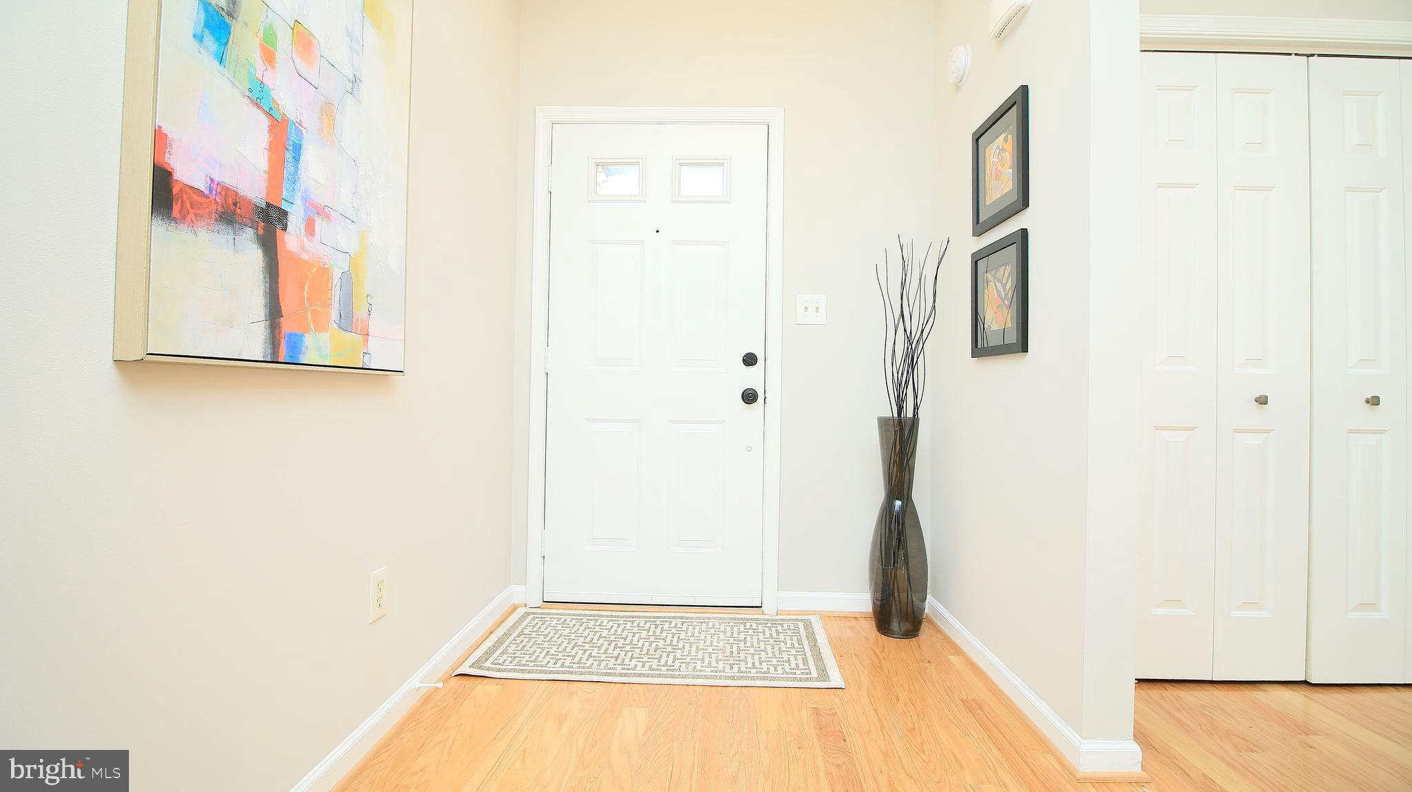 11226 Harbor Court Reston, VA 20191 - Photo 4 of 30 FOYER