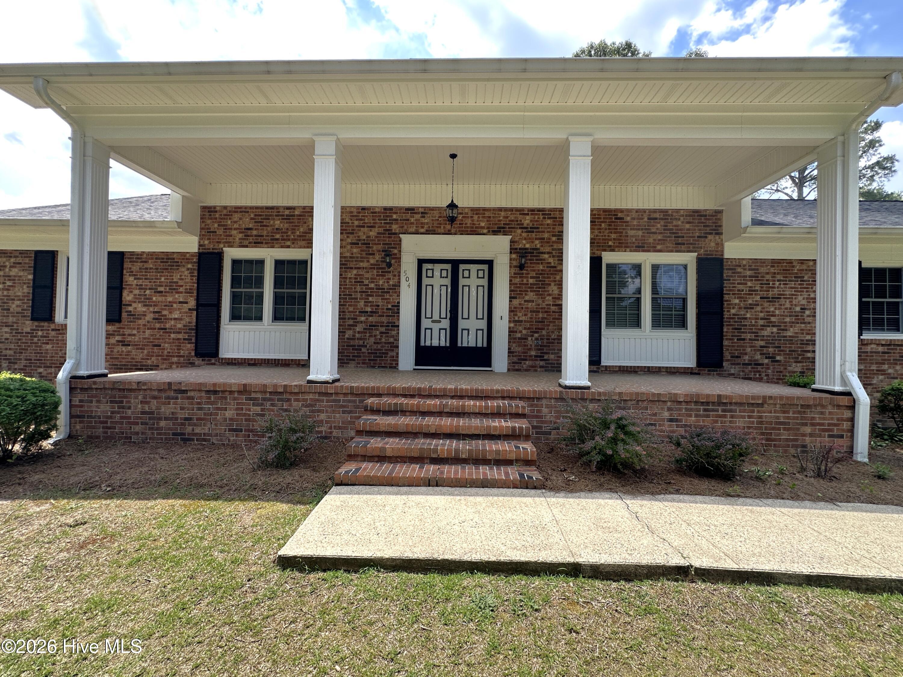 504 Pineview Road Clinton, NC 28328 - Photo 6 of 30 Front Porch