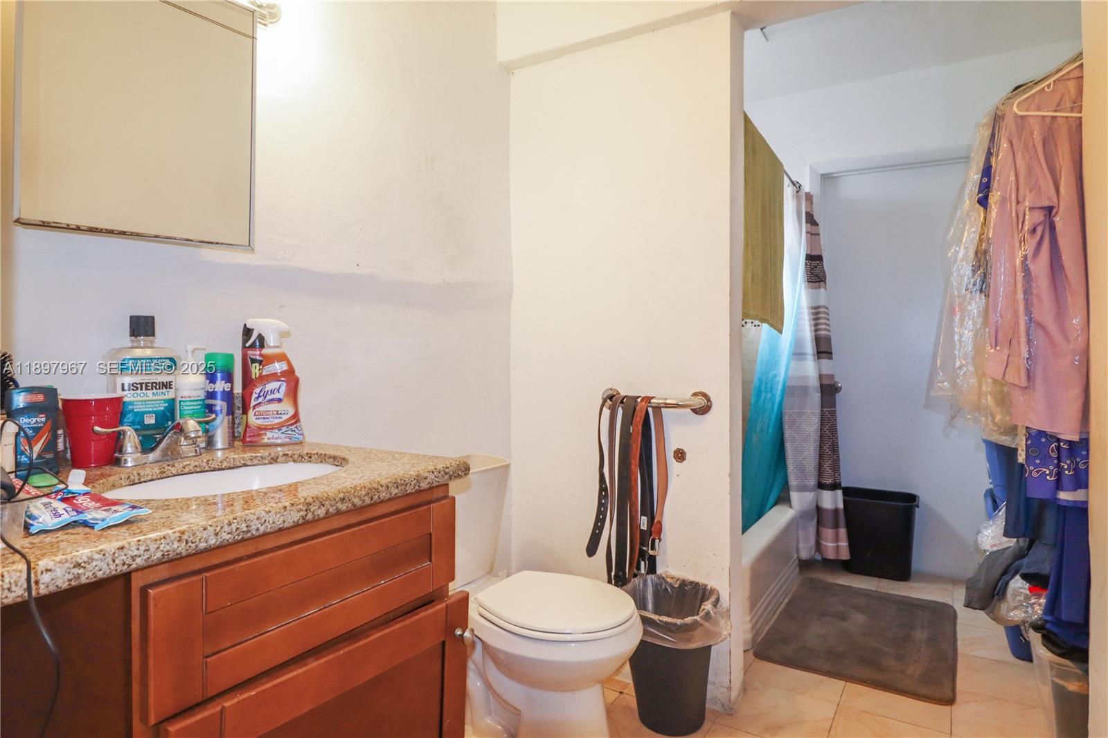 333 Southwest 30th Avenue Miami, FL 33135 - Photo 10 of 27 a bathroom with a sink toilet and a tub