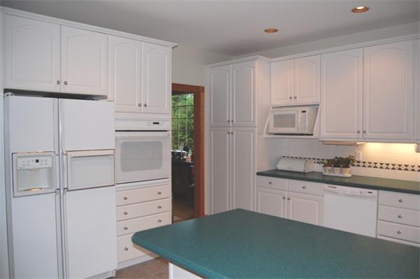 16 Battle Flagg Road Bedford, MA 01730 - Photo 11 of 24