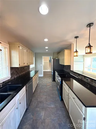 $4,500 | 2821 Sunset Drive, Charlotte, NC 28209