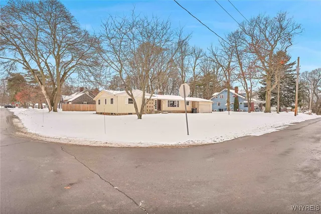 $274,900 | 8426 Maplewood Drive, Royalton, NY 14067