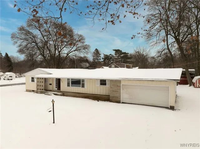 $274,900 | 8426 Maplewood Drive, Royalton, NY 14067