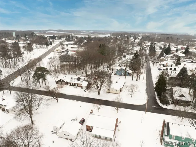 $274,900 | 8426 Maplewood Drive, Royalton, NY 14067