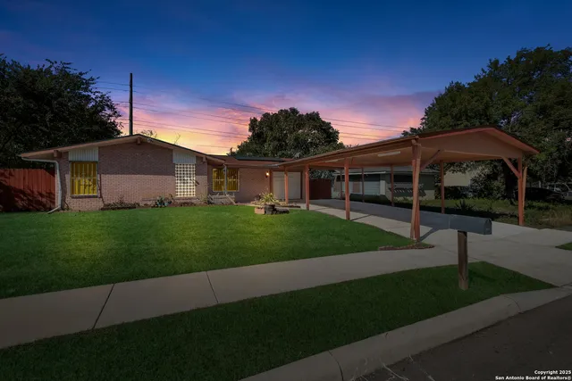 a view of a house with a yard