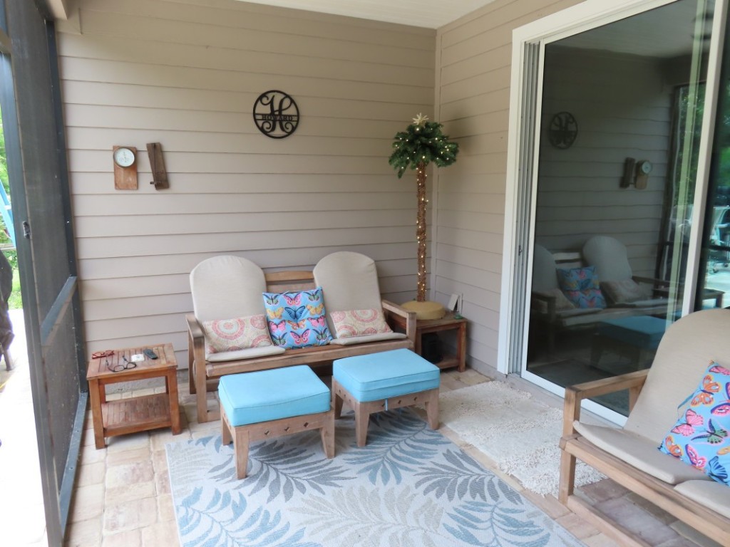 75136 White Rabbit Avenue Yulee, FL 32097 - Photo 7 of 23 a living room with furniture and a potted plant