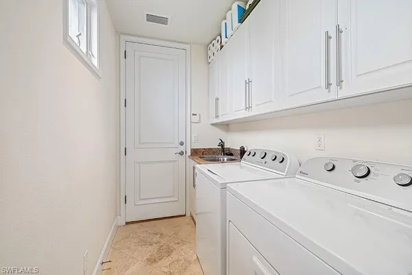 a view of utility room with washer and dryer