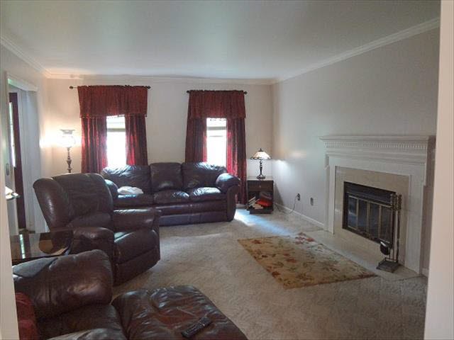 4700 School Road Temperance, MI 48182 - Photo 3 of 18 Living Room