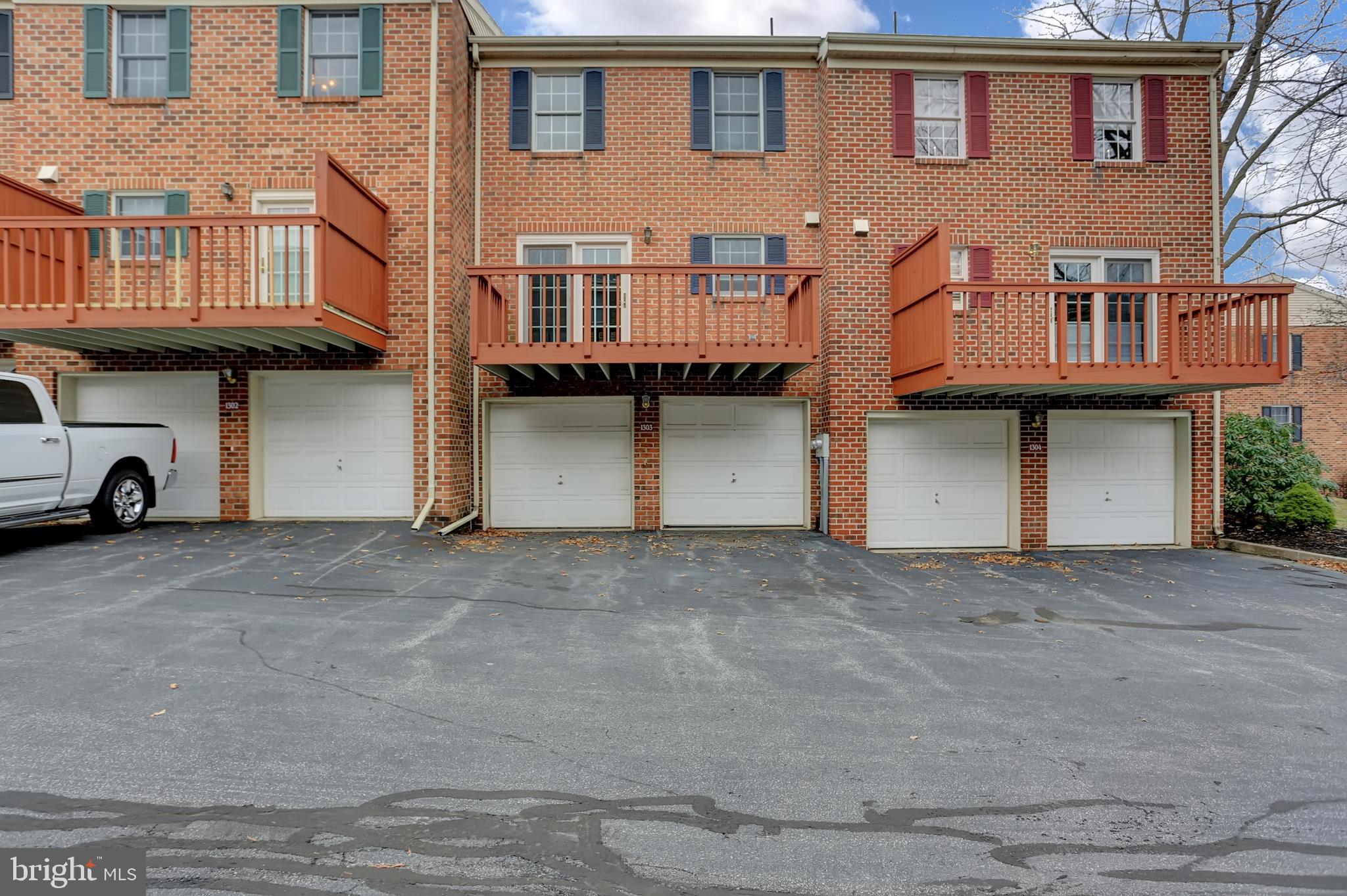 1303 Chambers Ridge York, PA 17402 - Photo 2 of 17 Gallery Image 2