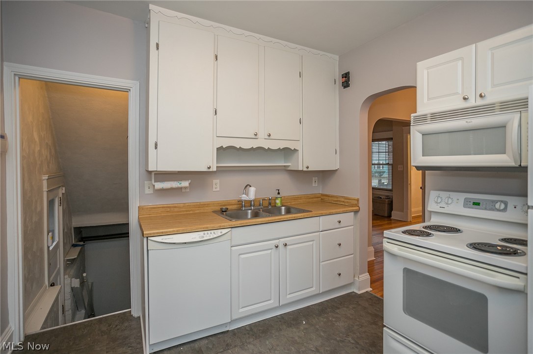 1475 Holmden Road South Euclid, OH 44121 - Photo 14 of 31