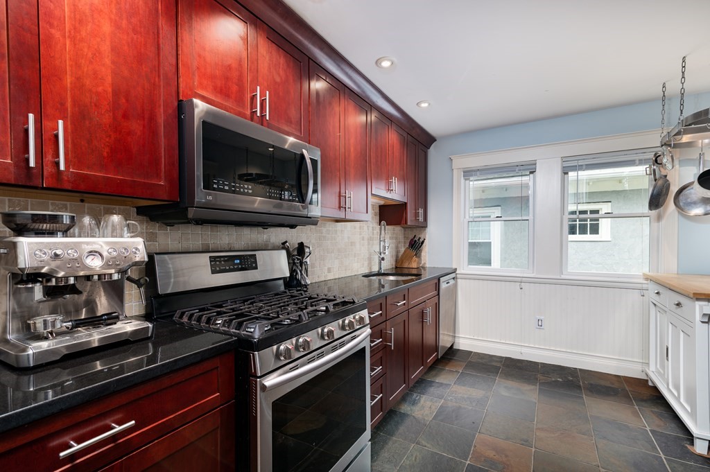 16 Rock View Road, Unit 2 Milton, MA 02186 - Photo 9 of 24 Gallery Image 9