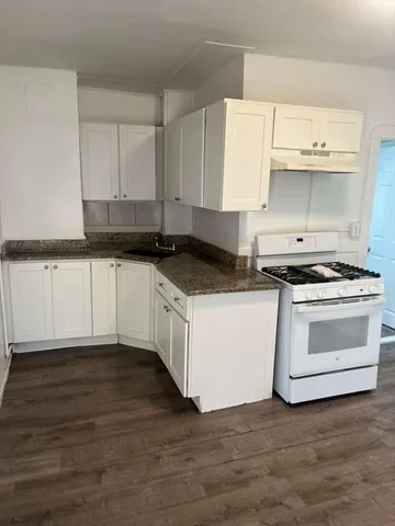 $1,450 | 1709 Pleasant Street, Unit 2W, Fall River, MA 02723