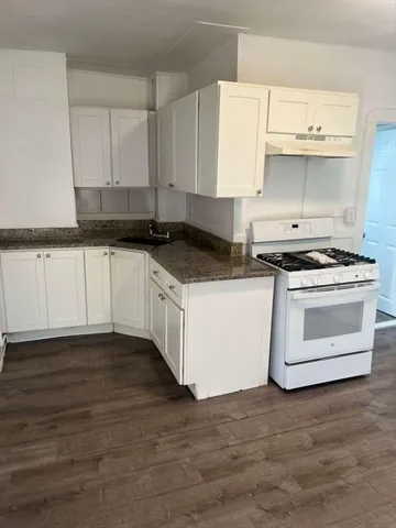 $1,450 | 1709 Pleasant Street, Unit 2W, Fall River, MA 02723