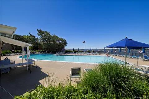 $499,000 | 1 Toms Point Lane, Unit BUILDING 5 9J, Port Washington, NY 11050
