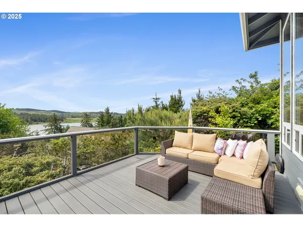 $689,000 | 1626 Northeast Regatta Way, Lincoln City, OR 97367