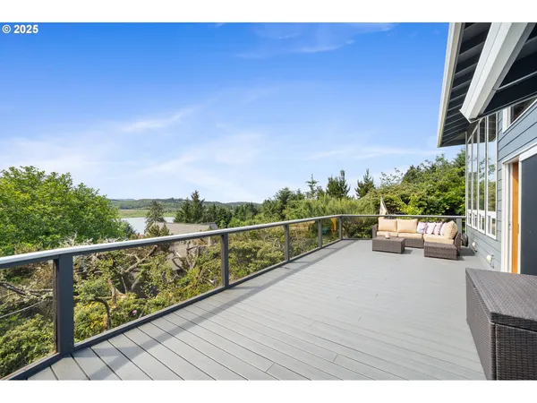 $689,000 | 1626 Northeast Regatta Way, Lincoln City, OR 97367