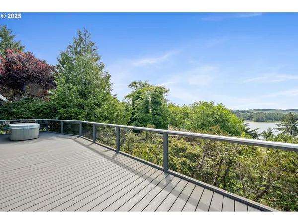 $689,000 | 1626 Northeast Regatta Way, Lincoln City, OR 97367