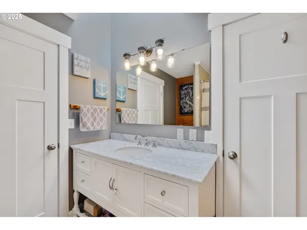 $689,000 | 1626 Northeast Regatta Way, Lincoln City, OR 97367