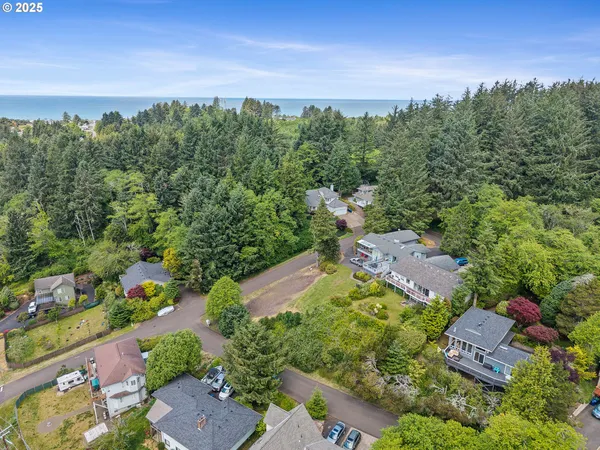 $689,000 | 1626 Northeast Regatta Way, Lincoln City, OR 97367