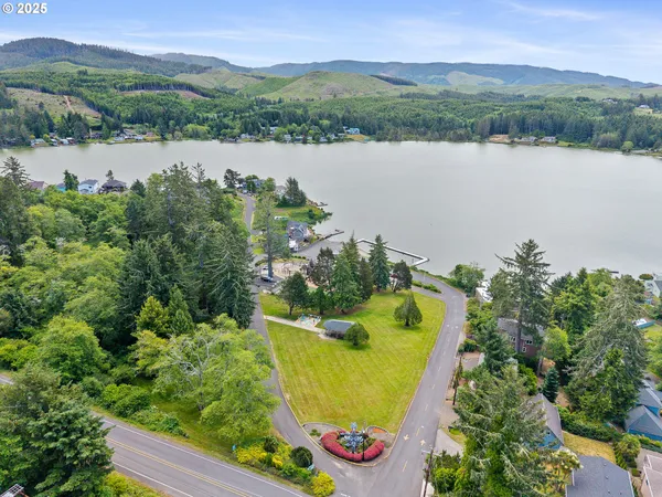 $689,000 | 1626 Northeast Regatta Way, Lincoln City, OR 97367