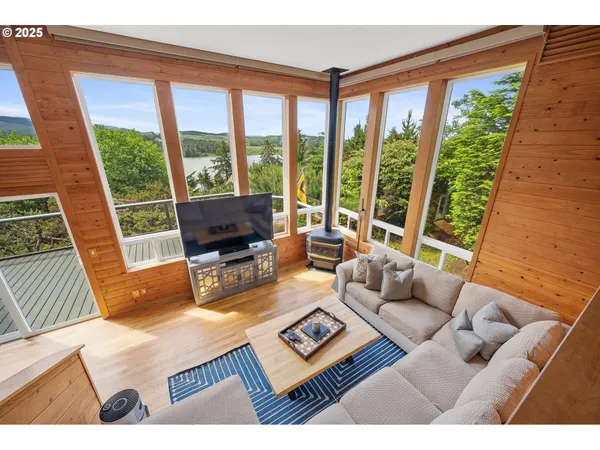 $689,000 | 1626 Northeast Regatta Way, Lincoln City, OR 97367