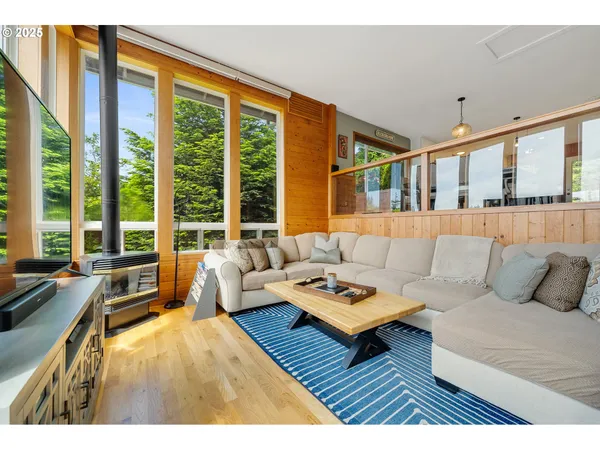 $689,000 | 1626 Northeast Regatta Way, Lincoln City, OR 97367