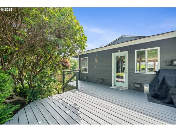 $689,000 | 1626 Northeast Regatta Way, Lincoln City, OR 97367