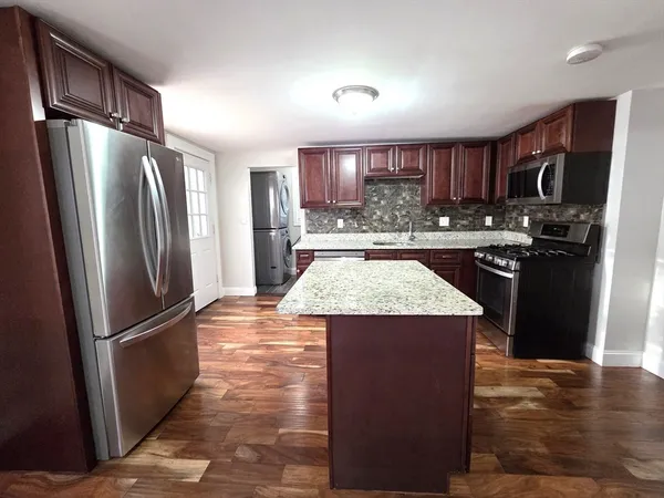 $2,775 | 71 Pratt Street, Unit 1, Avon, MA 02322