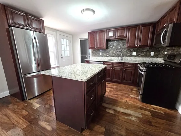 $2,775 | 71 Pratt Street, Unit 1, Avon, MA 02322