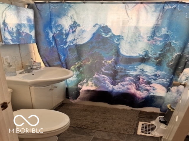 2815 South Pershing Drive Muncie, IN 47302 - Photo 5 of 7