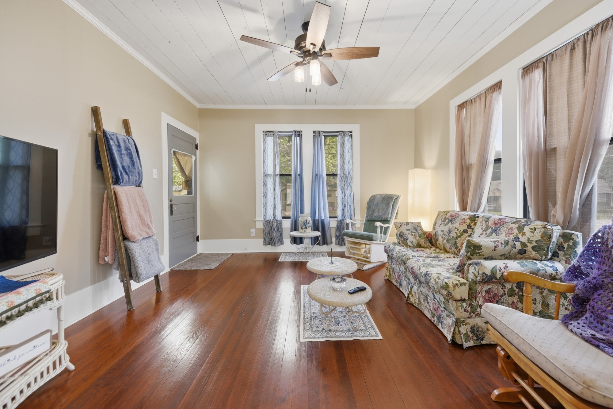 1501 South Austin Street Brenham, TX 77833 - Photo 3 of 36 a living room with furniture and a flat screen tv