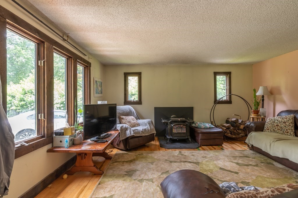 497 Burts Pit Road Northampton, MA 01062 - Photo 10 of 26