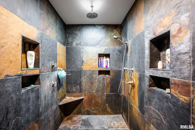 $999,995 | 2145 Lick Creek Road, Anna, IL 62906