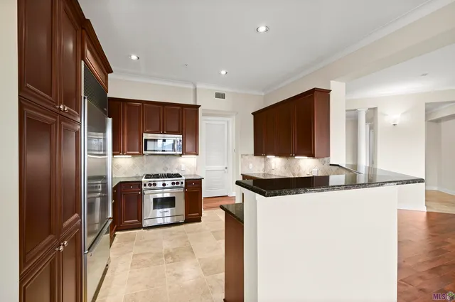 $749,000 | 990 Stanford Avenue, Unit 504, Baton Rouge, LA 70808