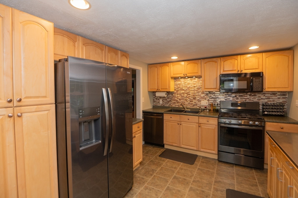53 Bulfinch Road Lynn, MA 01902 - Photo 21 of 42